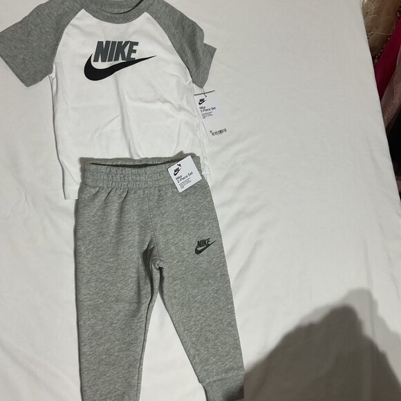 Nike Kids 2-Piece Set Gray Jogger Pants & White Raglan Tee - Size 2T - Picture 1 of 5
